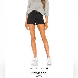 Levi’s ribcage short. Size 23